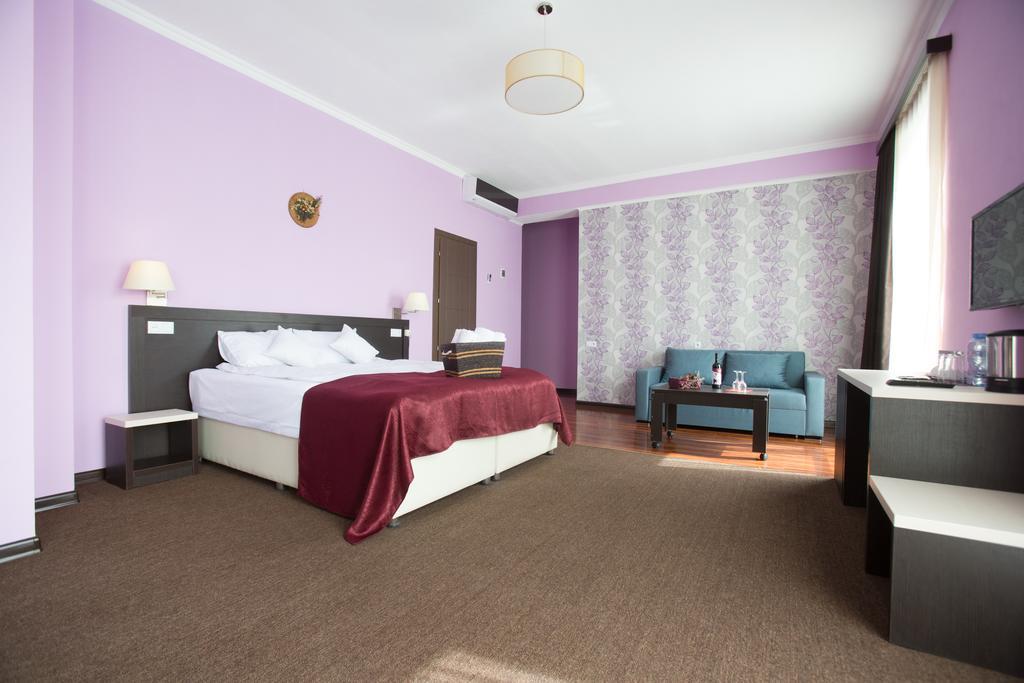 The One Boutique Hotel Tbilisi Buitenkant foto