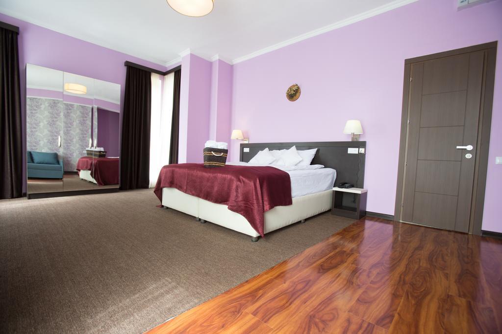 The One Boutique Hotel Tbilisi Buitenkant foto