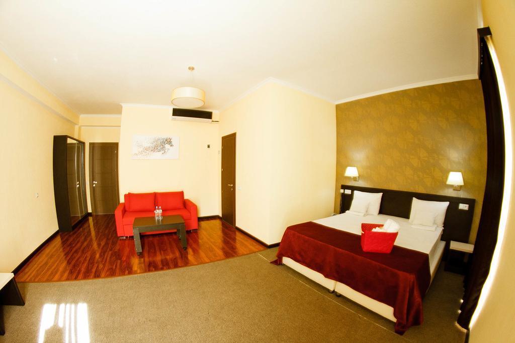 The One Boutique Hotel Tbilisi Buitenkant foto